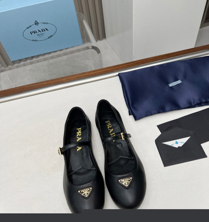 Pra*a flat shoes